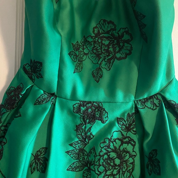 Marchesa Notte Strapless Coquette Embroidered Duchesse Satin Gown Emerald Size 8 - Picture 5 of 15